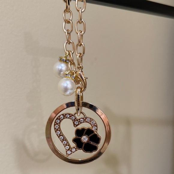 Elegant Gold & Black Floral Bag Charm NWOT - Picture 3 of 5